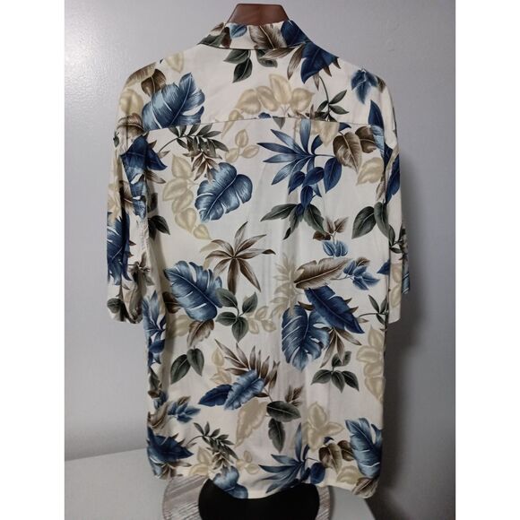 WINDHAM POINTE, Blue Flower Pattern, Men Short Sleeve Button-Down Shirt, Size L - Picture 3 of 4